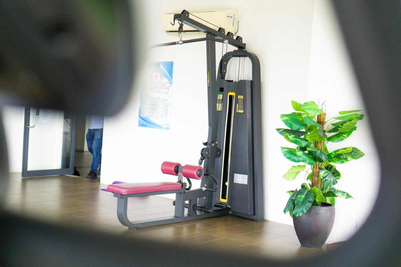 קואלה טרנגאנו Tamu Place 3-Bedroom Serviced Apartment With Pool מראה חיצוני תמונה
