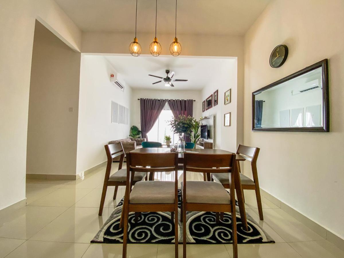 קואלה טרנגאנו Tamu Place 3-Bedroom Serviced Apartment With Pool מראה חיצוני תמונה
