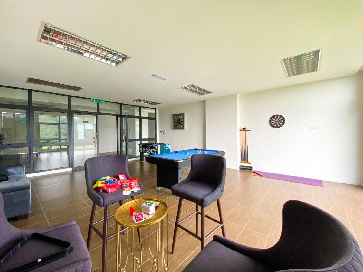 קואלה טרנגאנו Tamu Place 3-Bedroom Serviced Apartment With Pool מראה חיצוני תמונה