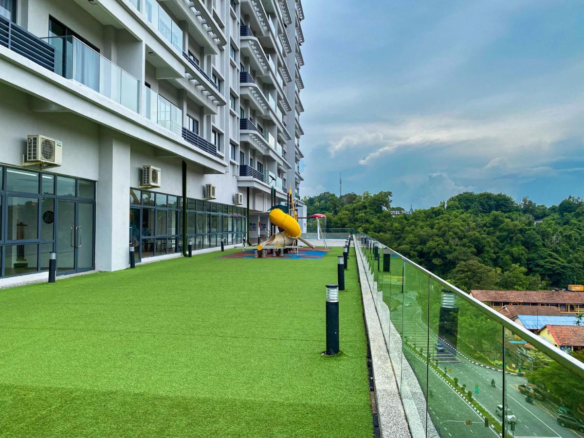 קואלה טרנגאנו Tamu Place 3-Bedroom Serviced Apartment With Pool מראה חיצוני תמונה