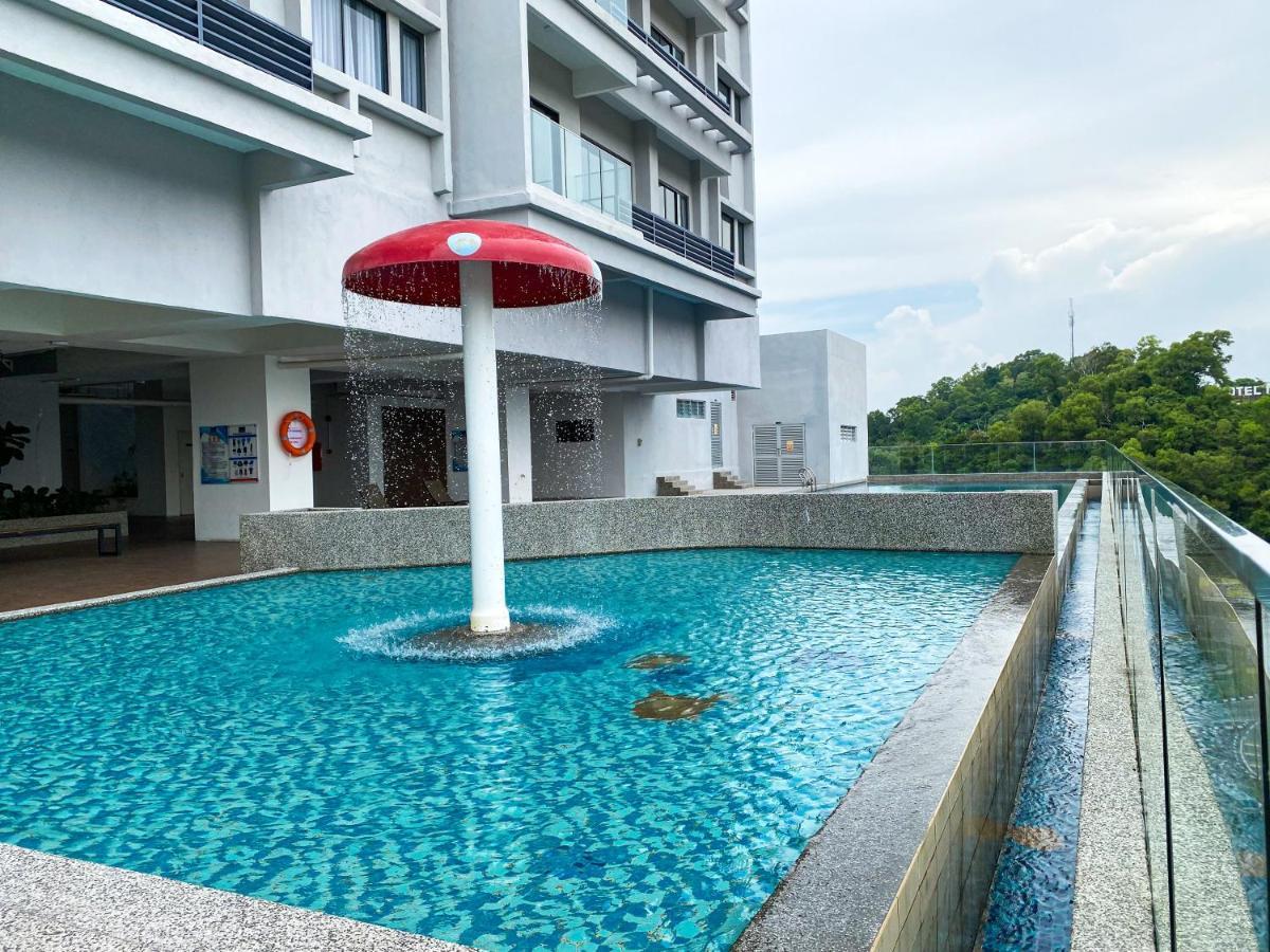 קואלה טרנגאנו Tamu Place 3-Bedroom Serviced Apartment With Pool מראה חיצוני תמונה