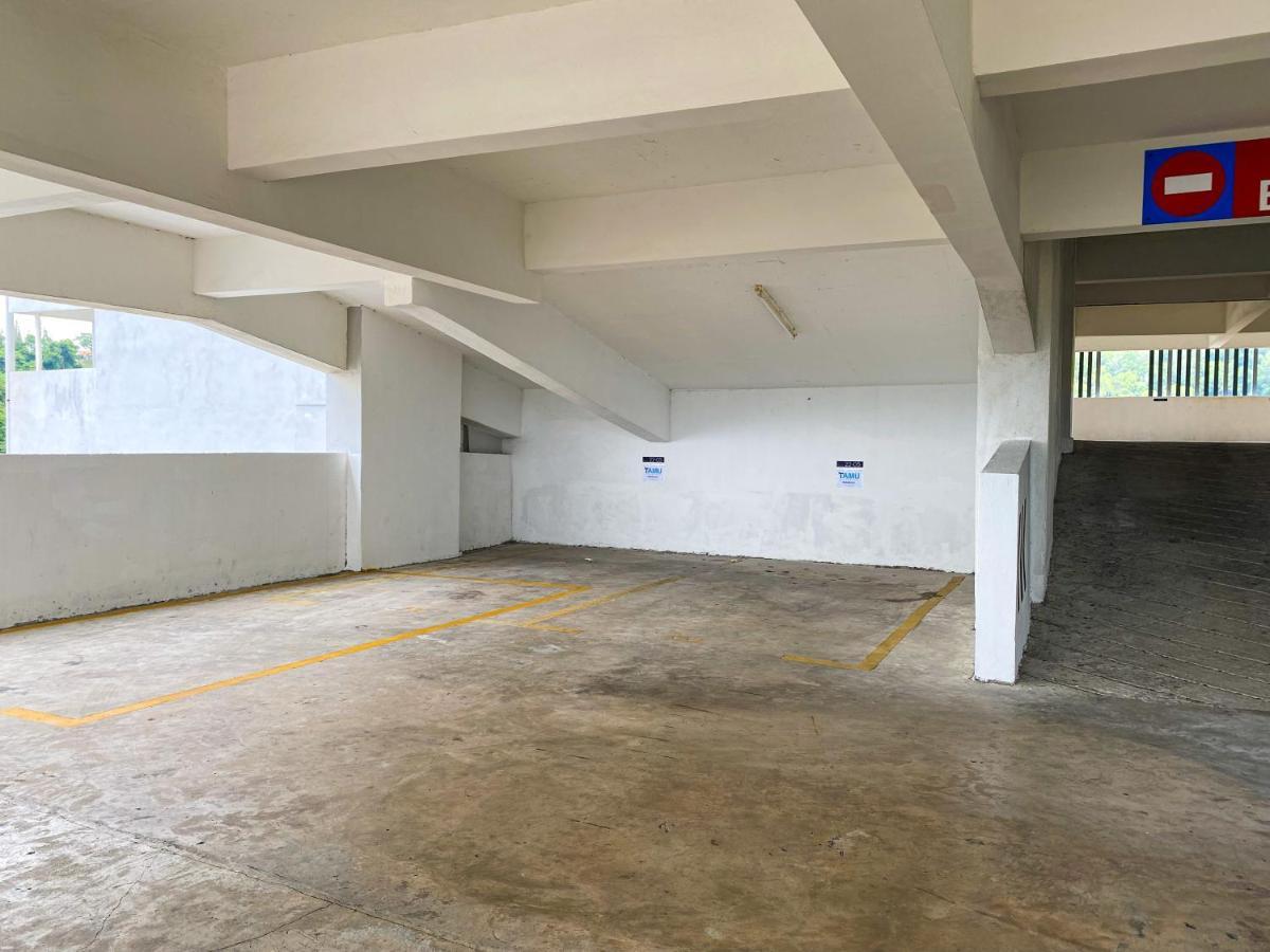 קואלה טרנגאנו Tamu Place 3-Bedroom Serviced Apartment With Pool מראה חיצוני תמונה